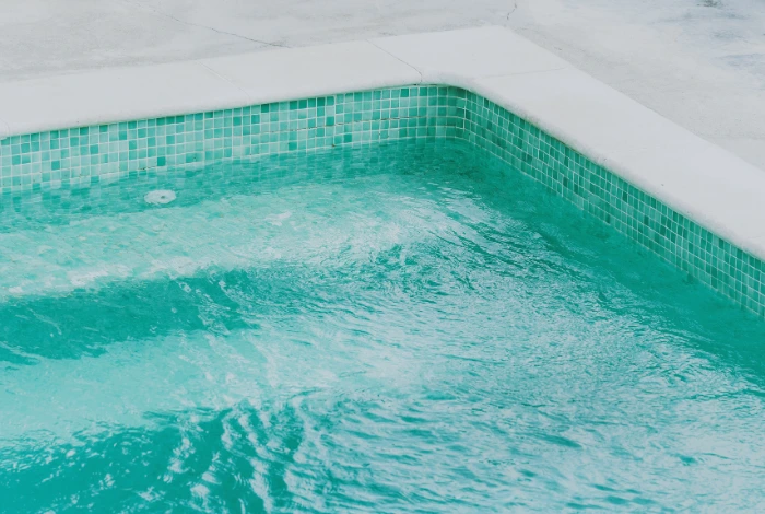 Piscine avec fuite détectée par gaz traceur