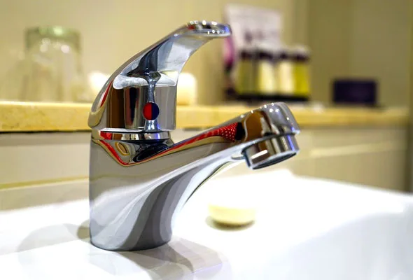 Robinet avec fuite d'eau détectée par nos experts